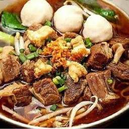 ก๋วยเตี๋ยวหมูตุ๋น ใส่ถ้วยพร้อมทาน