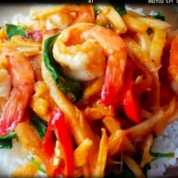 กะเพราหน่อไม้กุ้งราดข้าว