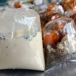 น้ำเต้าหู้งาดำใส่เครื่อง