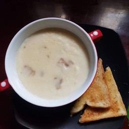 ซุปครีมเห็ด ปังกระเทียม