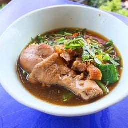 ก๋วยเตี๋ยวแชมป์ น้องแจง