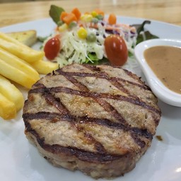 15.สเต็กเบอร์เกอร์หมู Pork burger steak