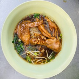 ก๋วยเตี๋ยวไก่ตุ๋น พิเศษ