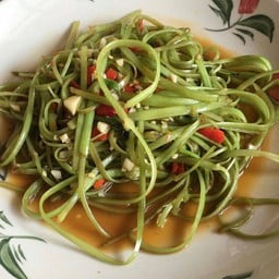 ผัดผักบุ้งฝอย.