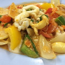 หมึกผัดไข่แดง