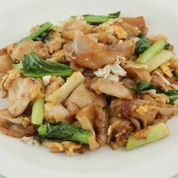 ก๋วยเตี๋ยวผัดซีอิ้ว.