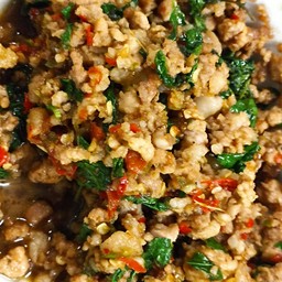 ข้าวราดผัดกะเพรา