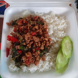 ผัดกระเพราหมูสับพริกสด