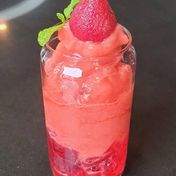 สตอร์เบอร์รี่เจลลี่ปั่น(Strawberry Jelly Frappe)