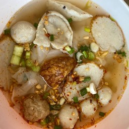 เส้นใหญ่ต้มยำ