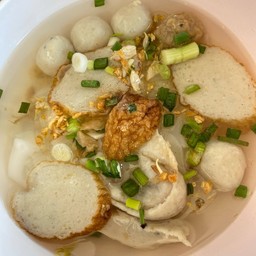 เส้นใหญ่น้ำใส