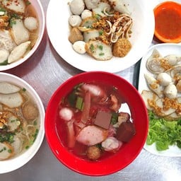 กิน มั่ง ดิ ก๋วยเตี๋ยวลูกชิ้นปลาทำเอง กาญจนาภิเษก