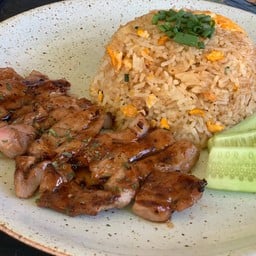 ข้าวผัด หมูย่าง BBQ