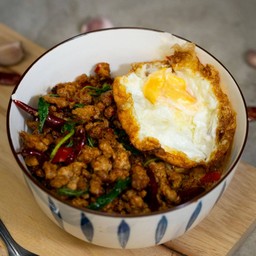 ข้าวผัดกะเพราหมู+ไข่ดาว