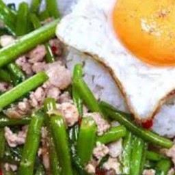 ผักบุ้งหมูสับราดข้าว+ไข่ดาว