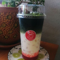 ชาเขียวนมสดสตอเบอรี่