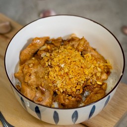 ข้าวหมูทอดกระเทียม