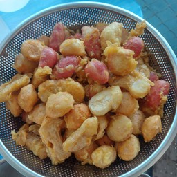 ลูกชิ้นชุบแป้งทอดชุดละ 90 บาท
