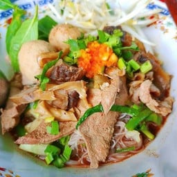 ก๋วยเตี๋ยวหมูน้ำตก ตา-ยาย ลองชิม