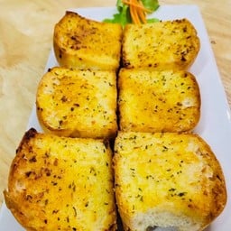 3.ขนมปังกระเทียม Gralic Bread