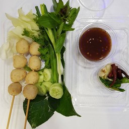 ลูกชิ้นทอดย่าง แนนจร้า