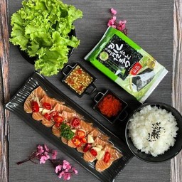 ข้าวไข่ข้น หมูทอด แหนมทอด