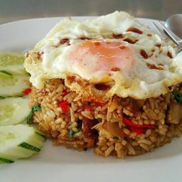ข้าวผัดกระเพราคลุกข้าว