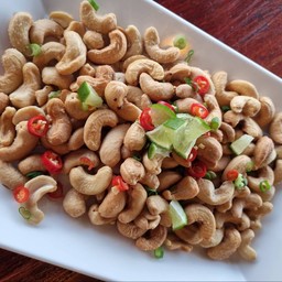 ยำเม็ดมะม่วงหิมพานต์