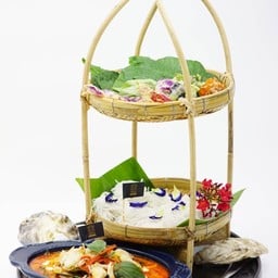 แกงคั่วปูใบชะพลูขนมจีน