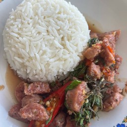 กระเพราแหนม