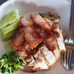 ข้าวมันหมูกรอบหมูแดง