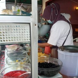 ร้านน้ำแข็งใสก๊ะเด๊ะหน้าเทศบาลสตูล