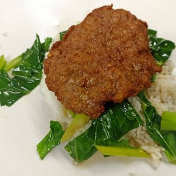 ข้าวราดคะน้าหมูแผ่น