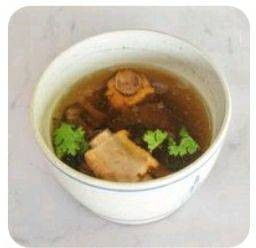 ตุ๋นกระดูกหมูเห็ดหอม