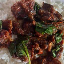 ผัดพริกแกงปลาดุก