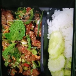 ข้าวน้ำตกหมู