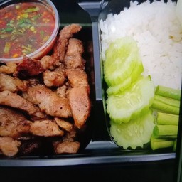 ข้าวหมูย่างจิ้มแจ่ว