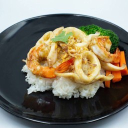 ข้าวทะเลผัดซอสกระเทียม