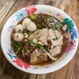 ร้านก๋วยเตี๋ยวหมู ข้าวขาหมูเจ้น้อย