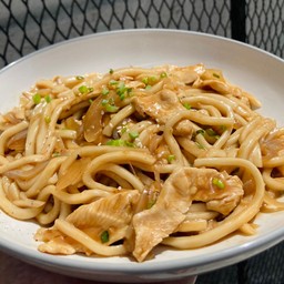 อุด้งไก่ [Chicken Udon Stir Fry]