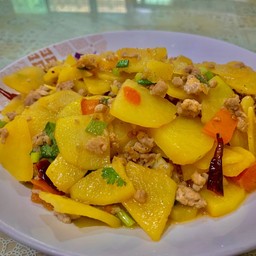 ผัดมันฝรั่ง 肉末炒土豆片
