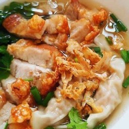 เกี๊ยวน้ำหมูกรอบ