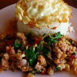 ข้าวกระเพรา+ข้าวไข่เจียว ทรงเครื่อง ฟรี (น้ำซุป) ประชาสงเคราะห์30