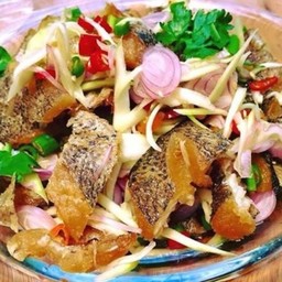 ยําปลาสลิดทอด