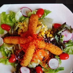 สลัดผักกุ้งทอดกรอบ