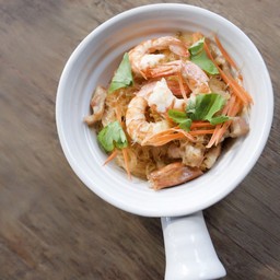 กุ้งอบวุ้นเส้น  ( casseroled shrimps with glass noodles )