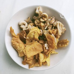 กากหมูผสมเกี๊ยวทอด