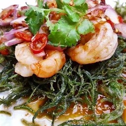 ยำปลากรอบกุ้งชะอม