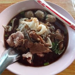 ก๋วยเตี๋ยวเเชมป์ตาทอง ซอยการบิน