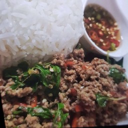 ข้าวกะเพราเนื้อโคขุน